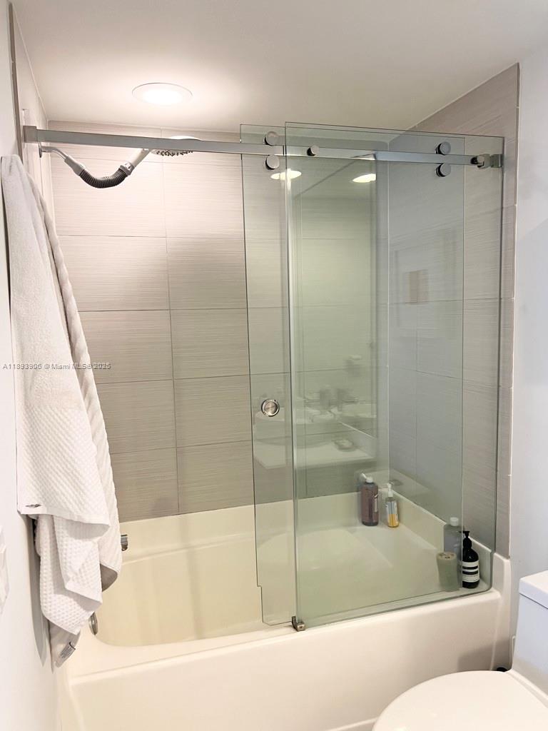31 SE 6th St # 1003
