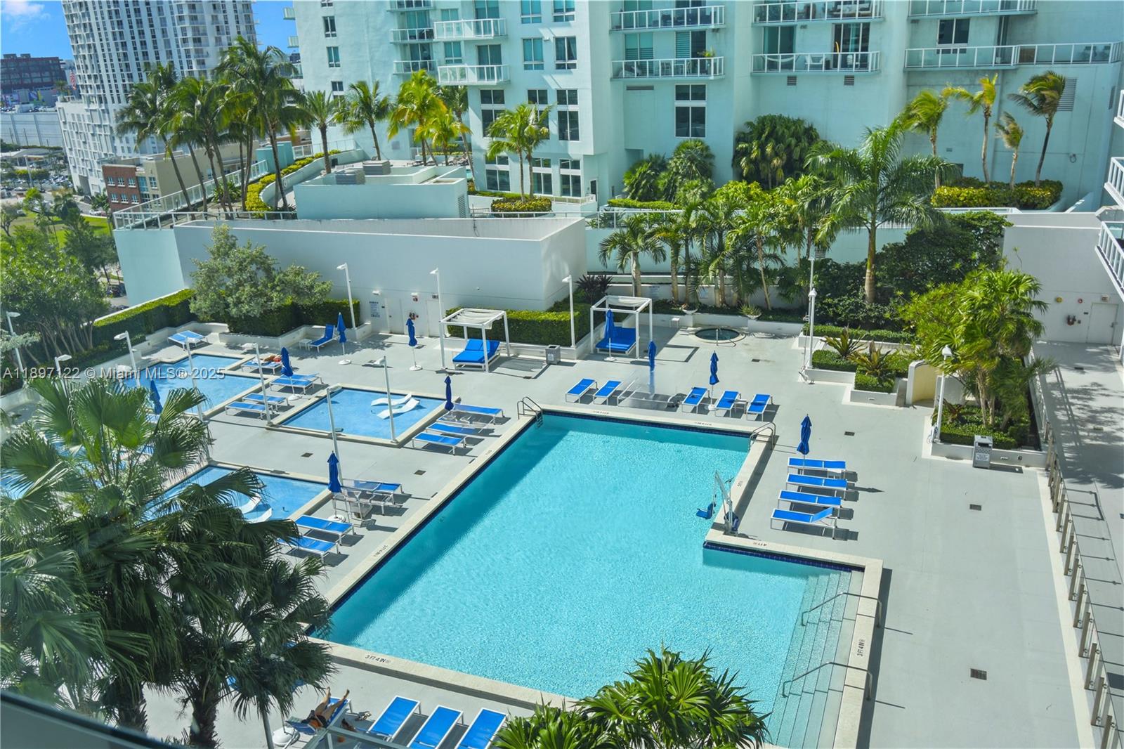 1800 N Bayshore Dr # 2208