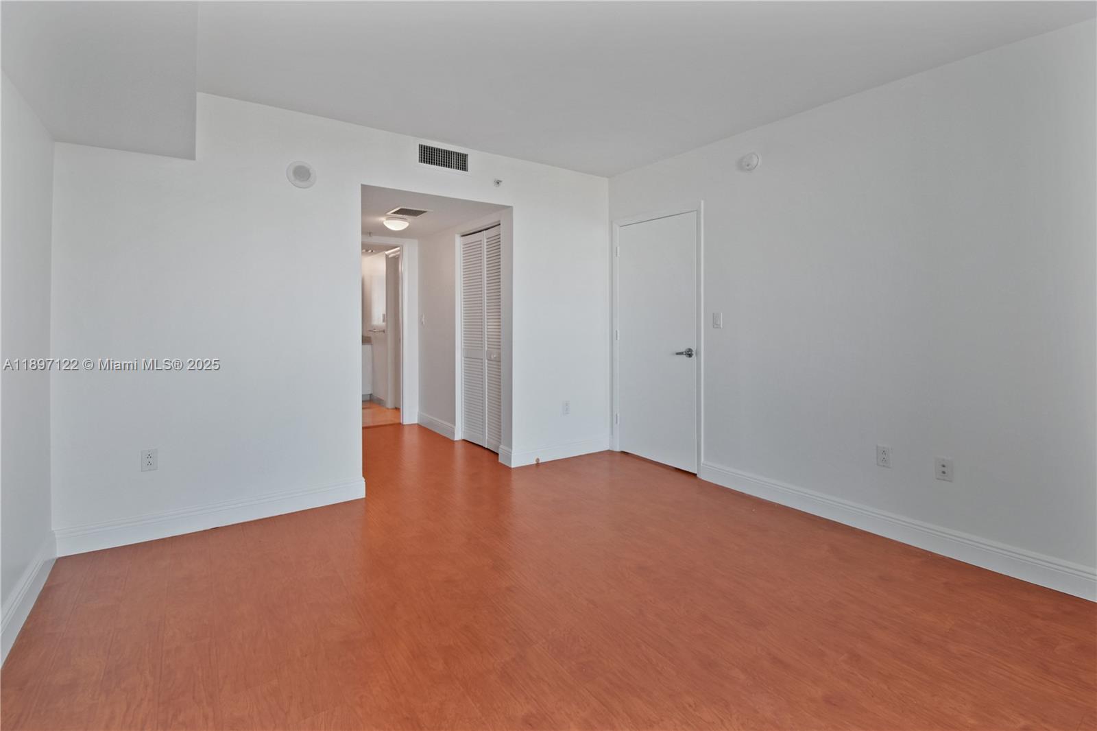 1800 N Bayshore Dr # 2208