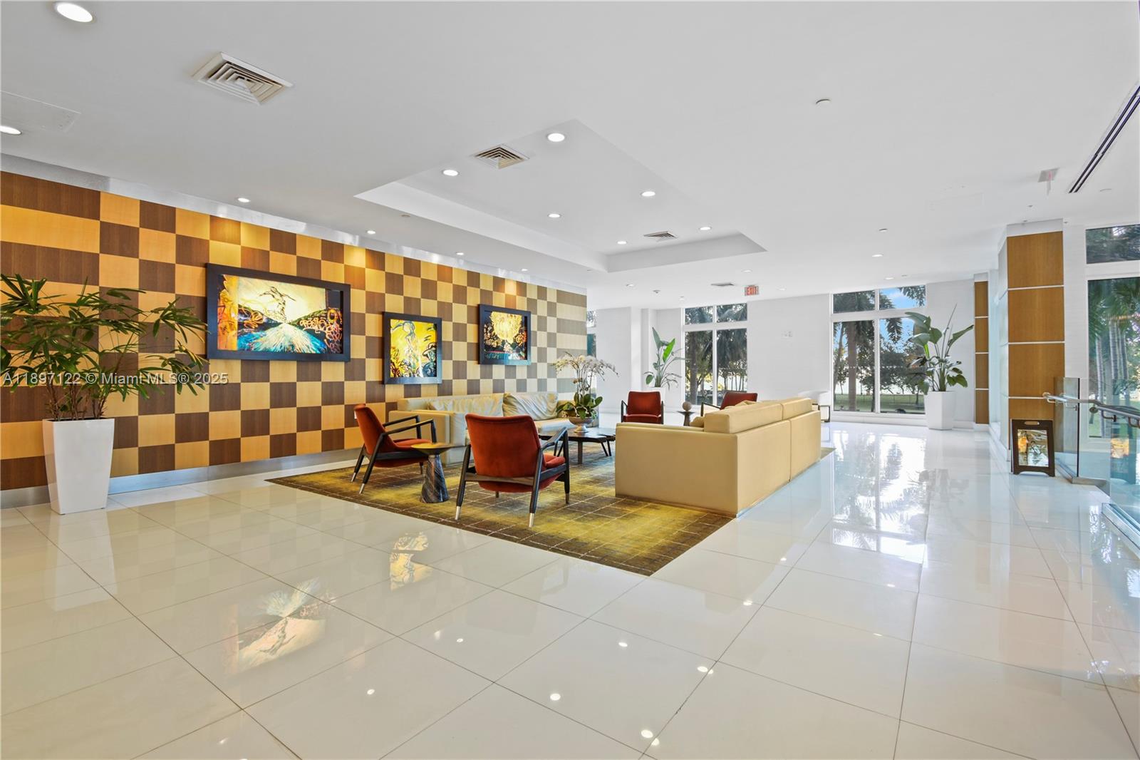 1800 N Bayshore Dr # 2208