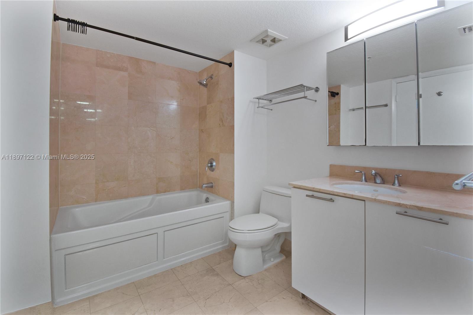 1800 N Bayshore Dr # 2208