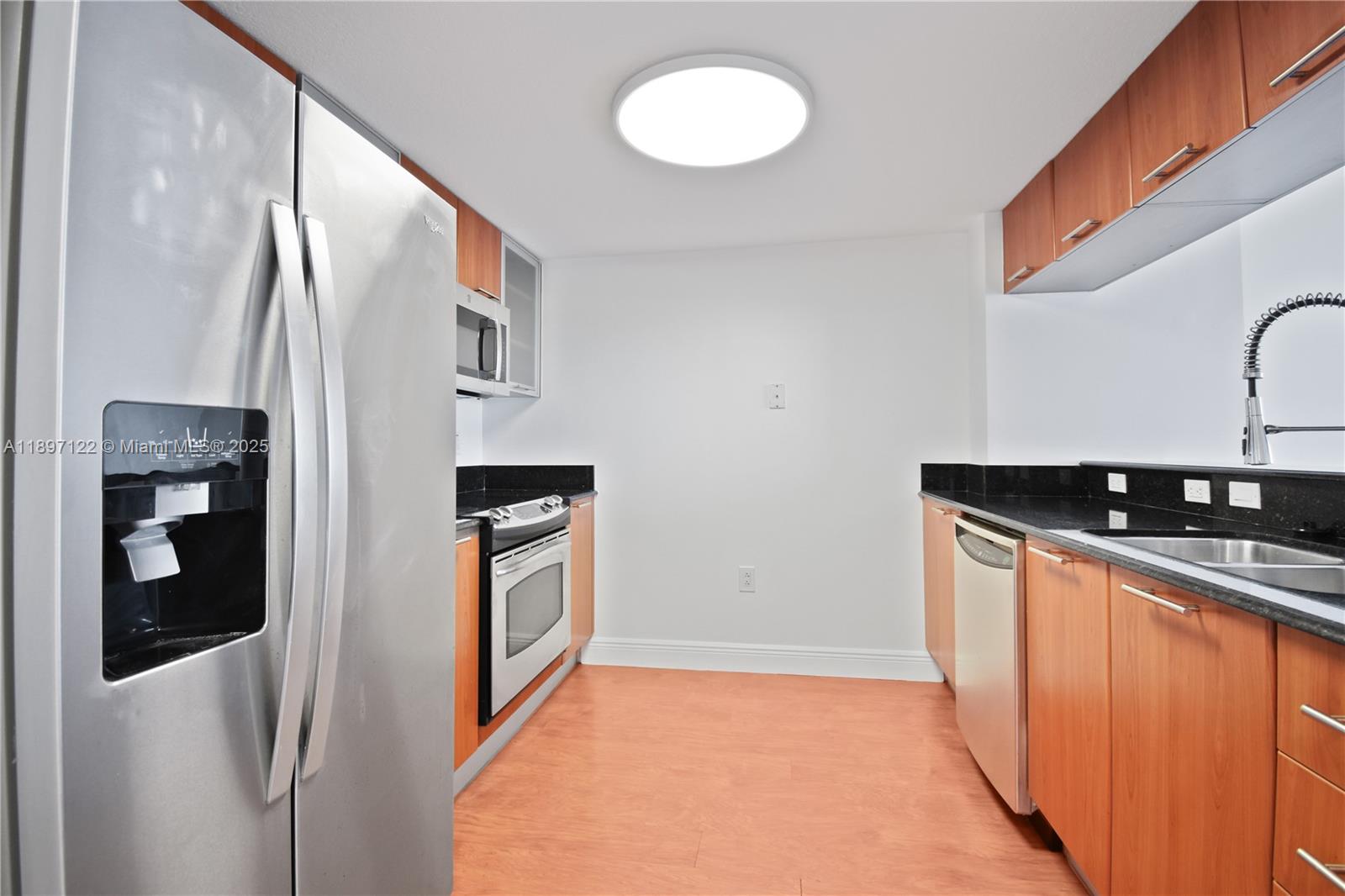 1800 N Bayshore Dr # 2208