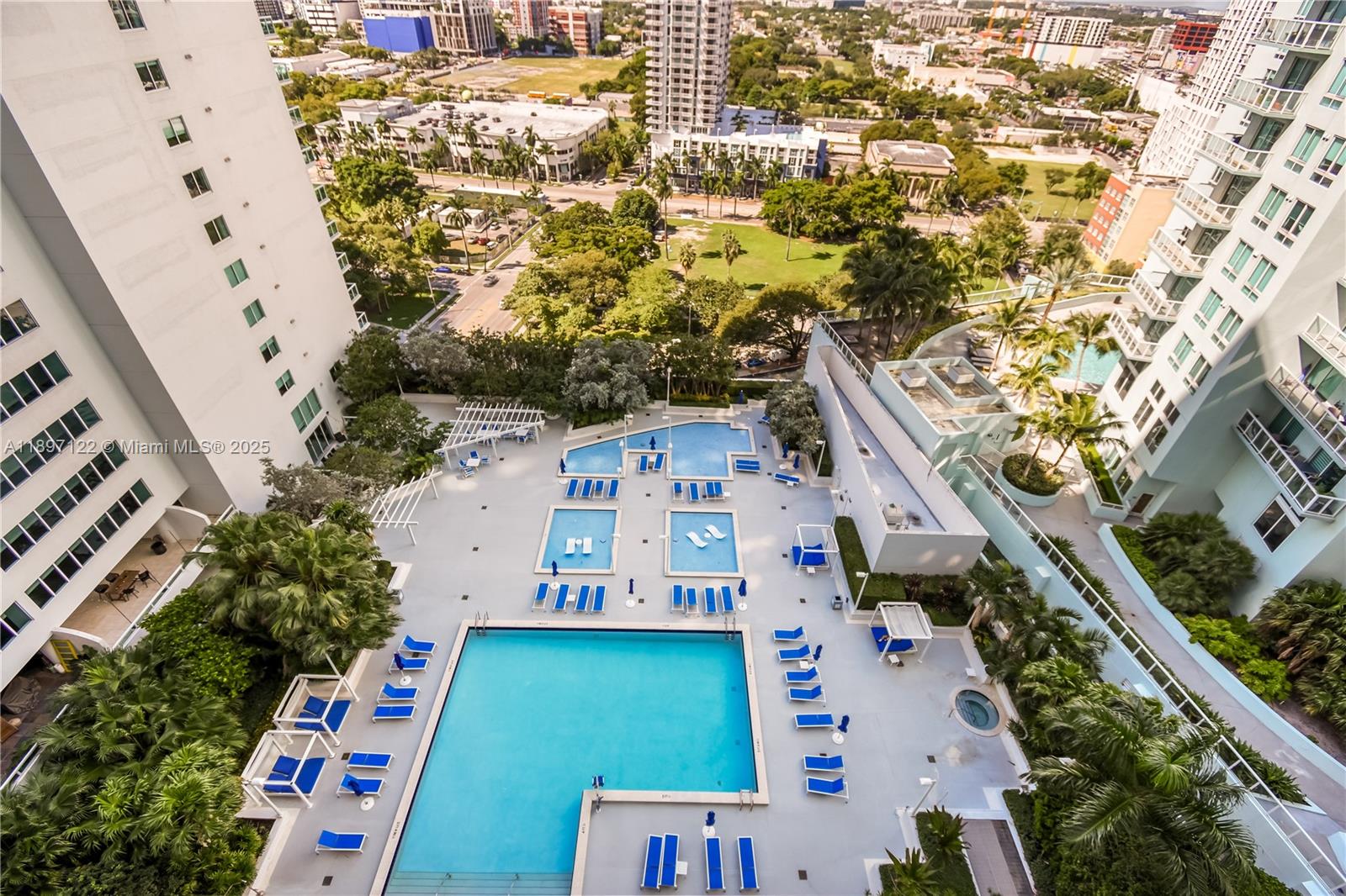 1800 N Bayshore Dr # 2208