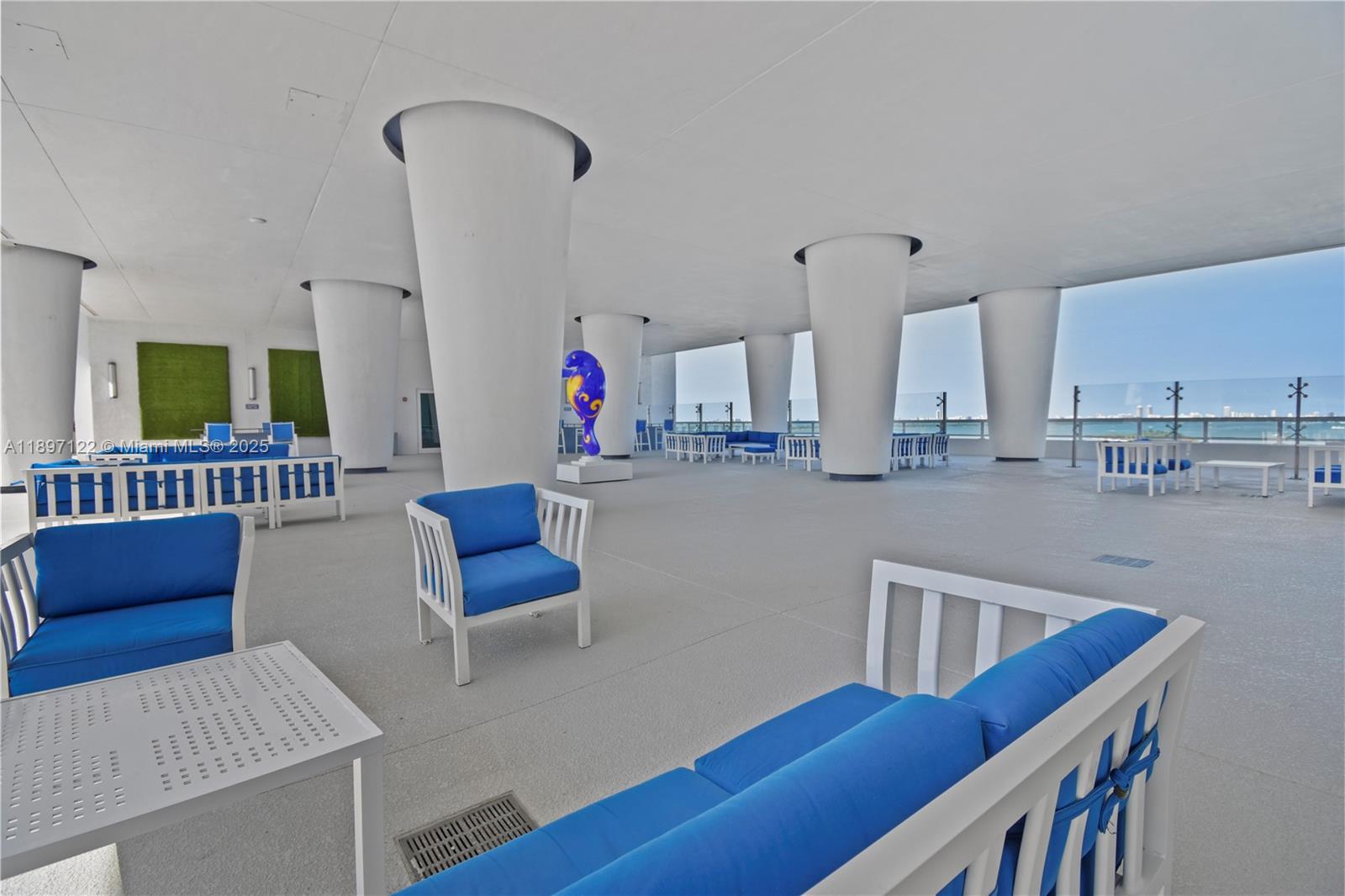 1800 N Bayshore Dr # 2208