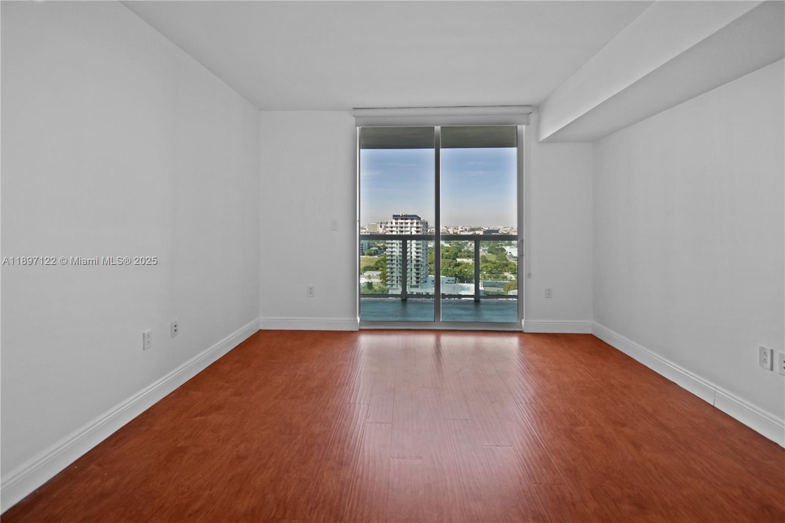 1800 N Bayshore Dr # 2208