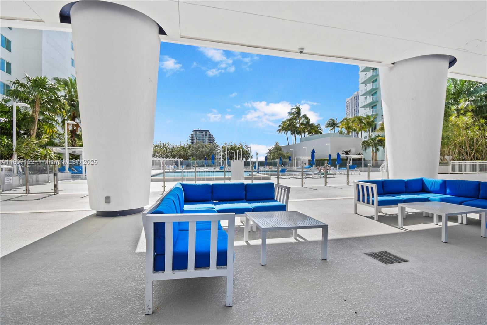 1800 N Bayshore Dr # 2208