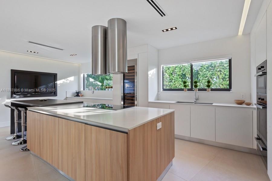 7972 Biscayne Point Cir