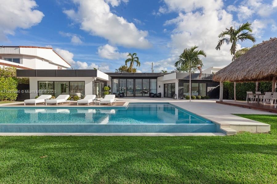 7972 Biscayne Point Cir