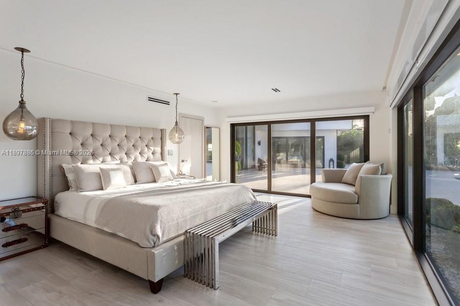 7972 Biscayne Point Cir