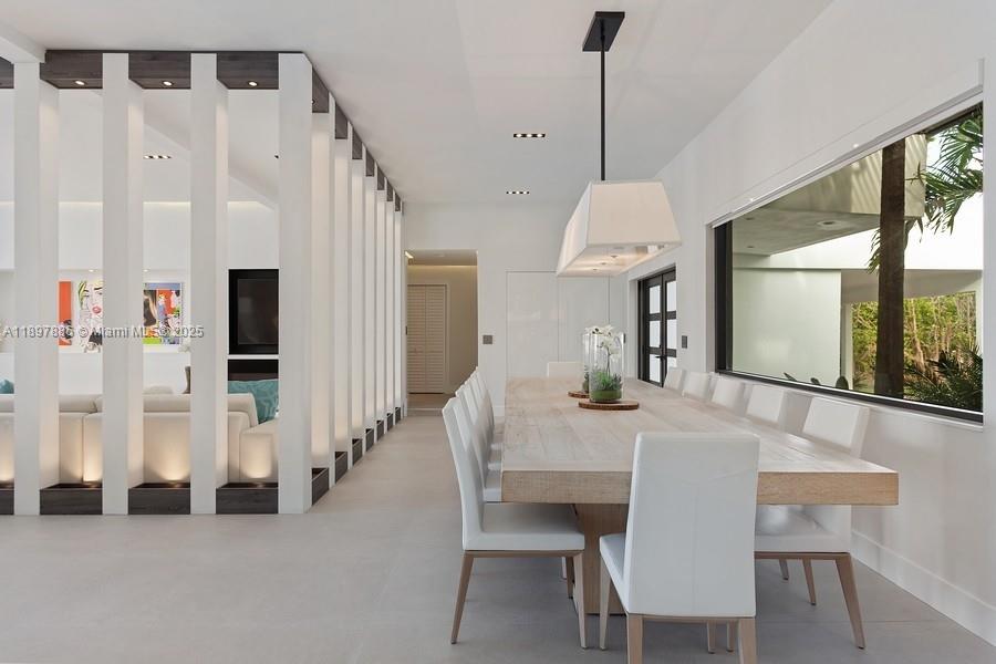 7972 Biscayne Point Cir