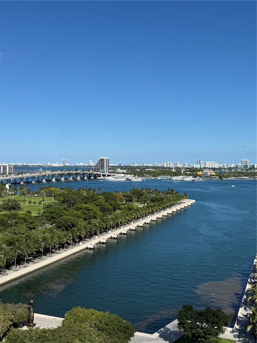 888 Biscayne Blvd # 4704