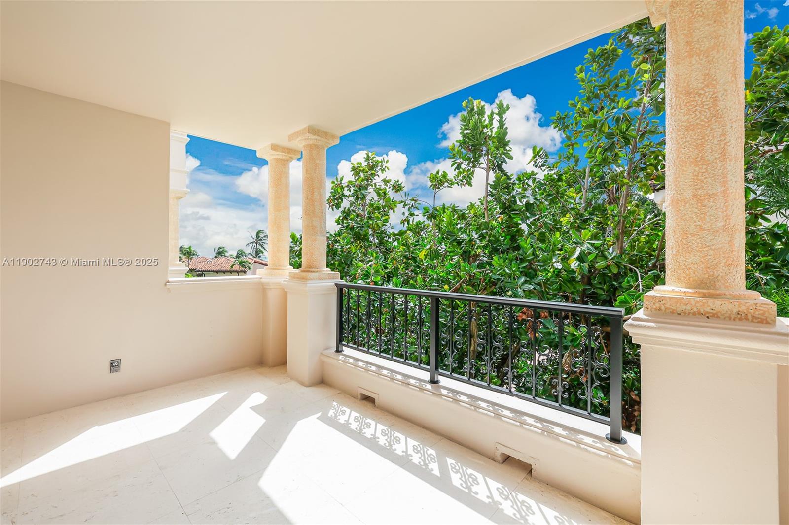 19236 Fisher Island Dr # 19236