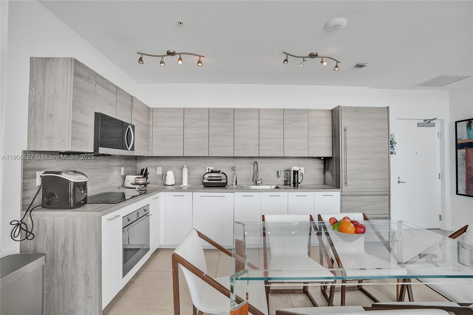 400 Sunny Isles Blvd # 116
