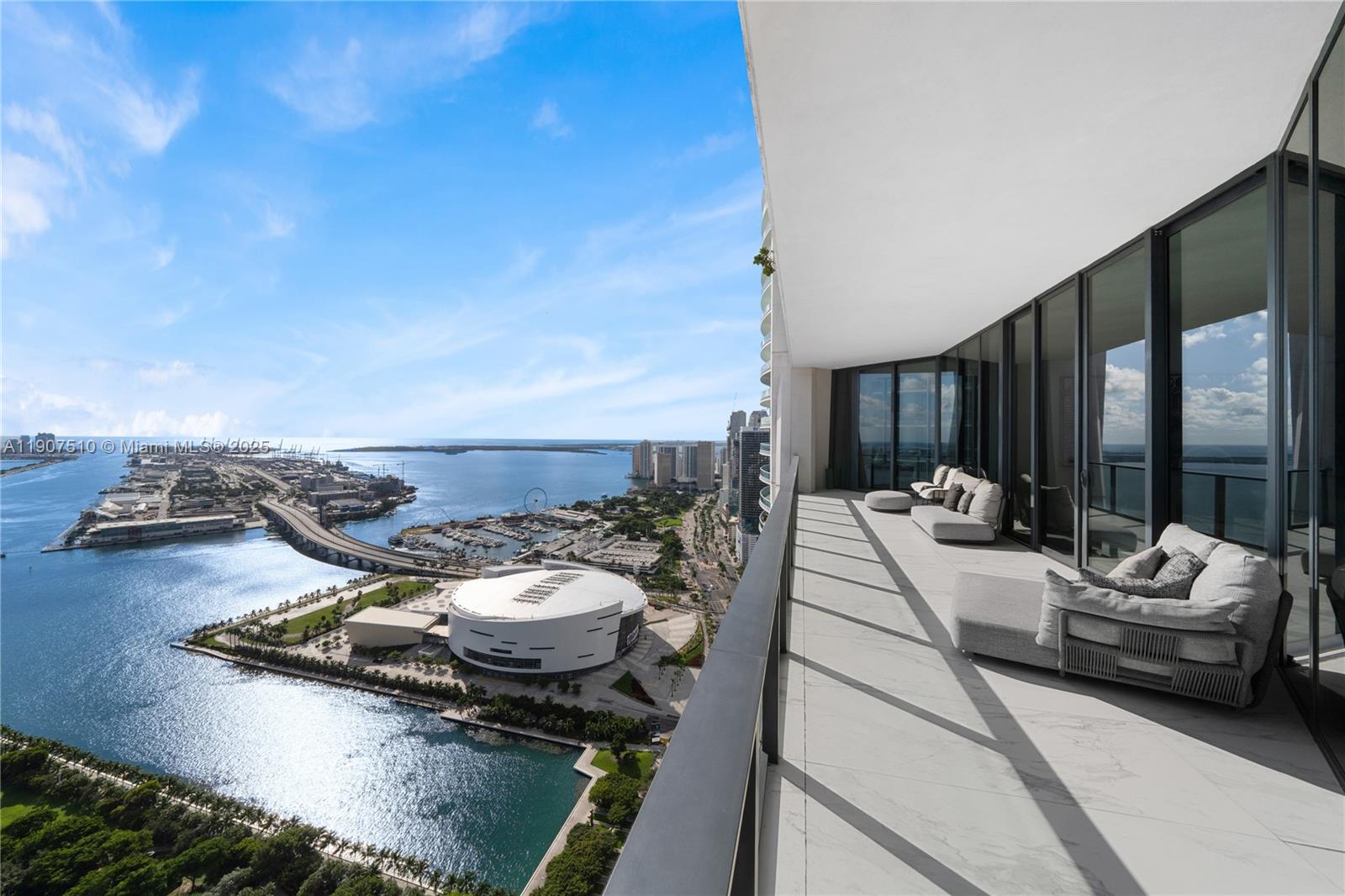 1000 Biscayne Blvd # 4901 Unit: LPH 4901