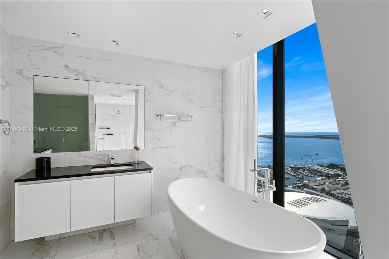 1000 Biscayne Blvd # 4901 Unit: LPH 4901