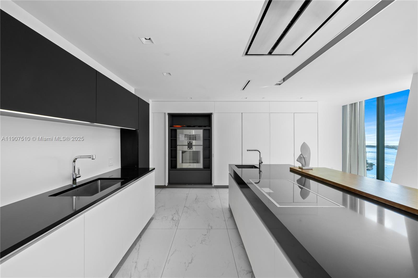 1000 Biscayne Blvd # 4901 Unit: LPH 4901