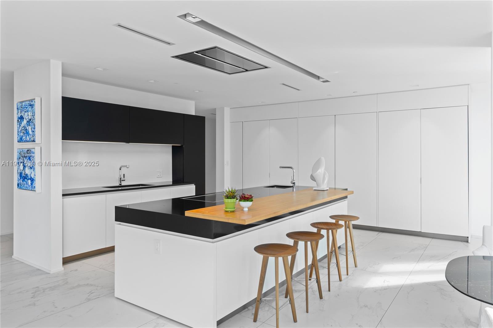 1000 Biscayne Blvd # 4901 Unit: LPH 4901