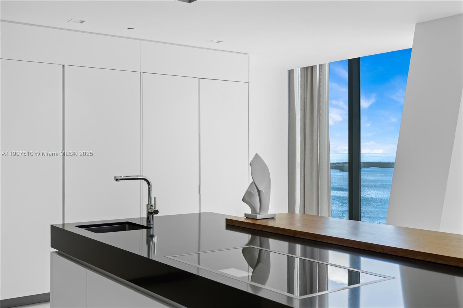 1000 Biscayne Blvd # 4901 Unit: LPH 4901