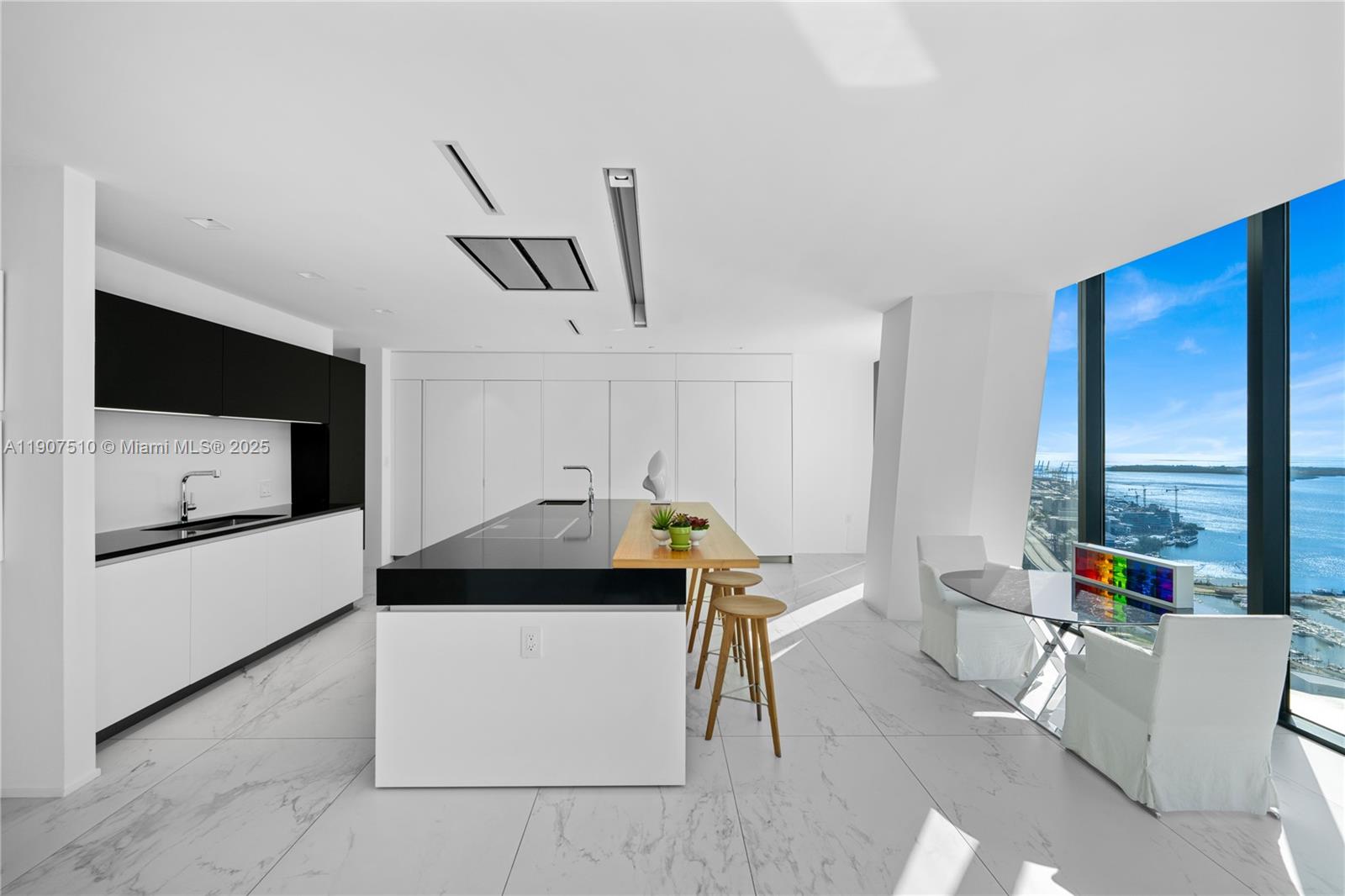 1000 Biscayne Blvd # 4901 Unit: LPH 4901