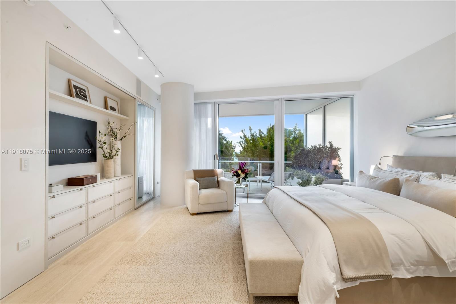 9001 Collins Ave # 207 Unit: S-207