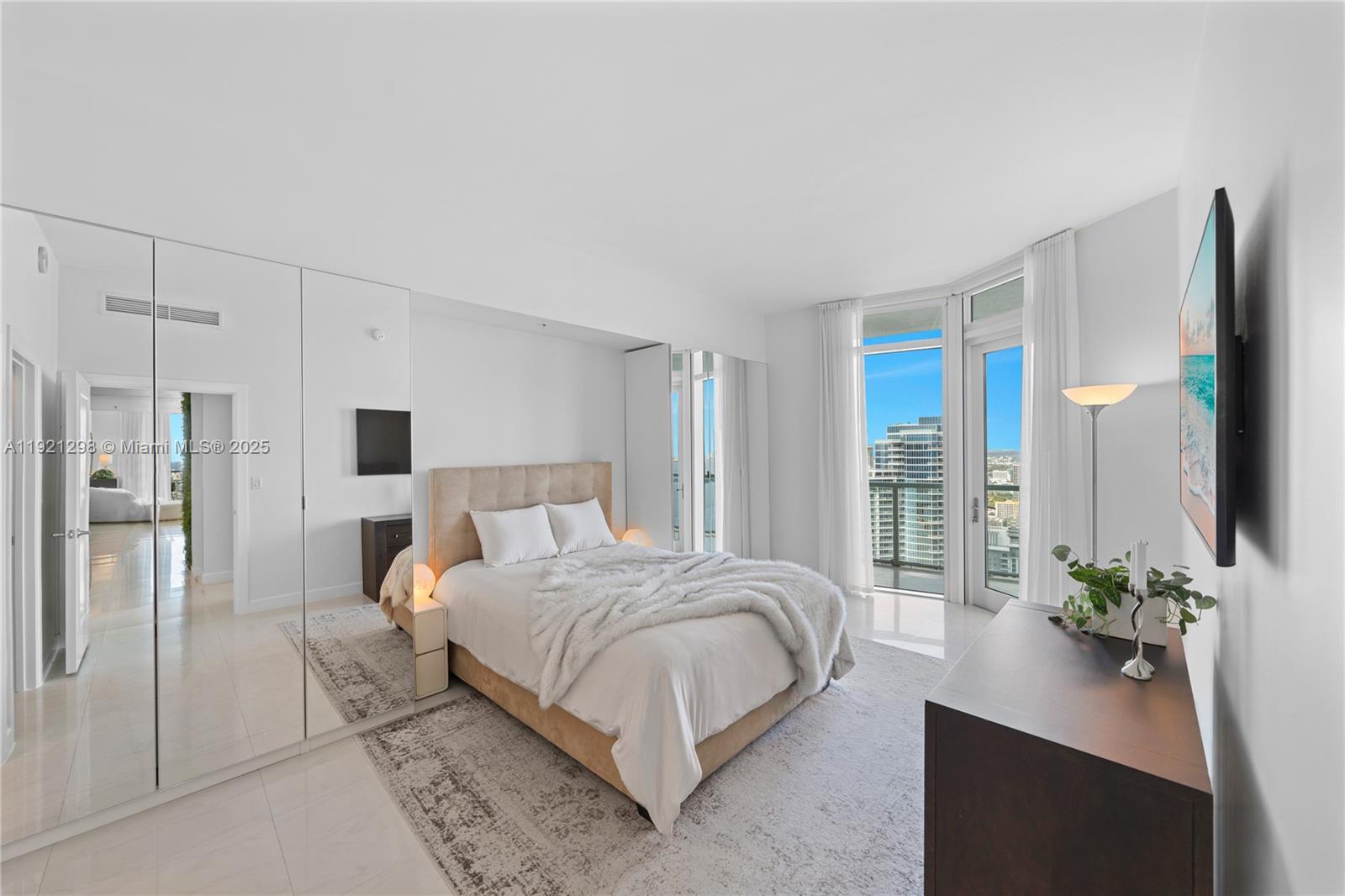 1900 N Bayshore Dr # 4902