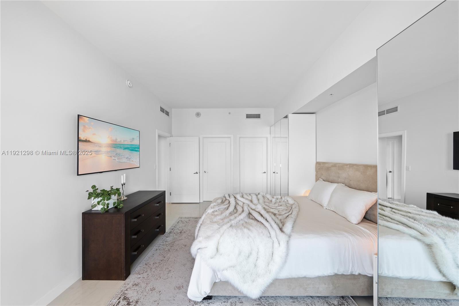 1900 N Bayshore Dr # 4902