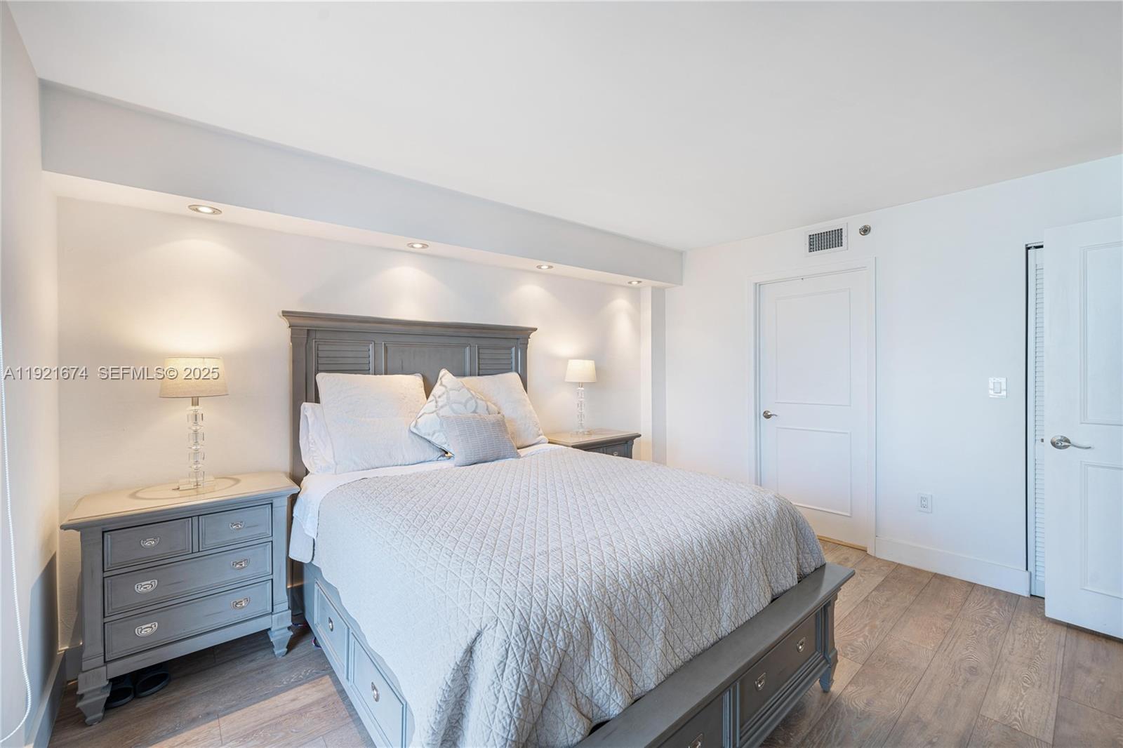 540 Brickell Key Dr # 1411