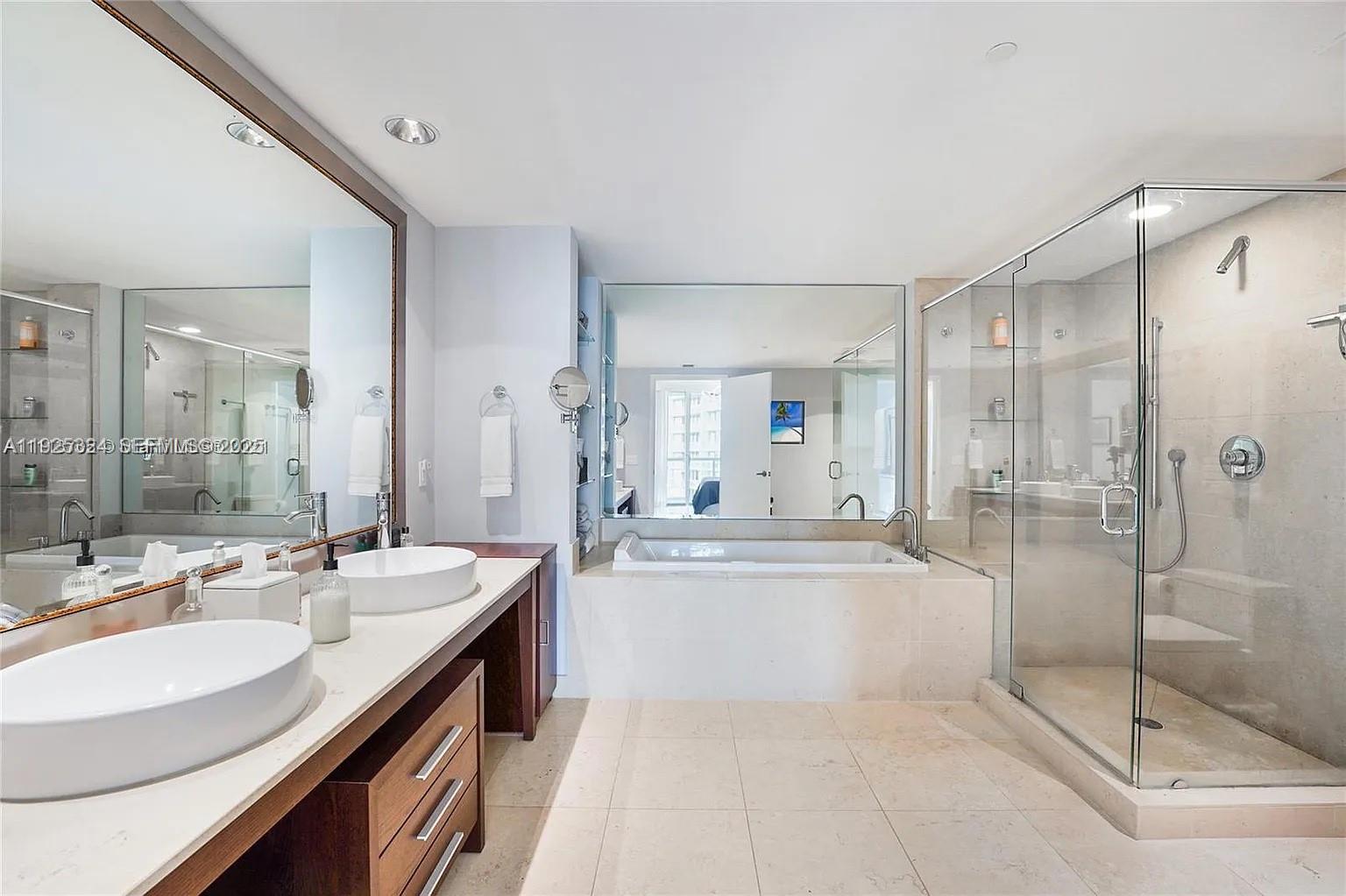 495 Brickell Ave # 3304