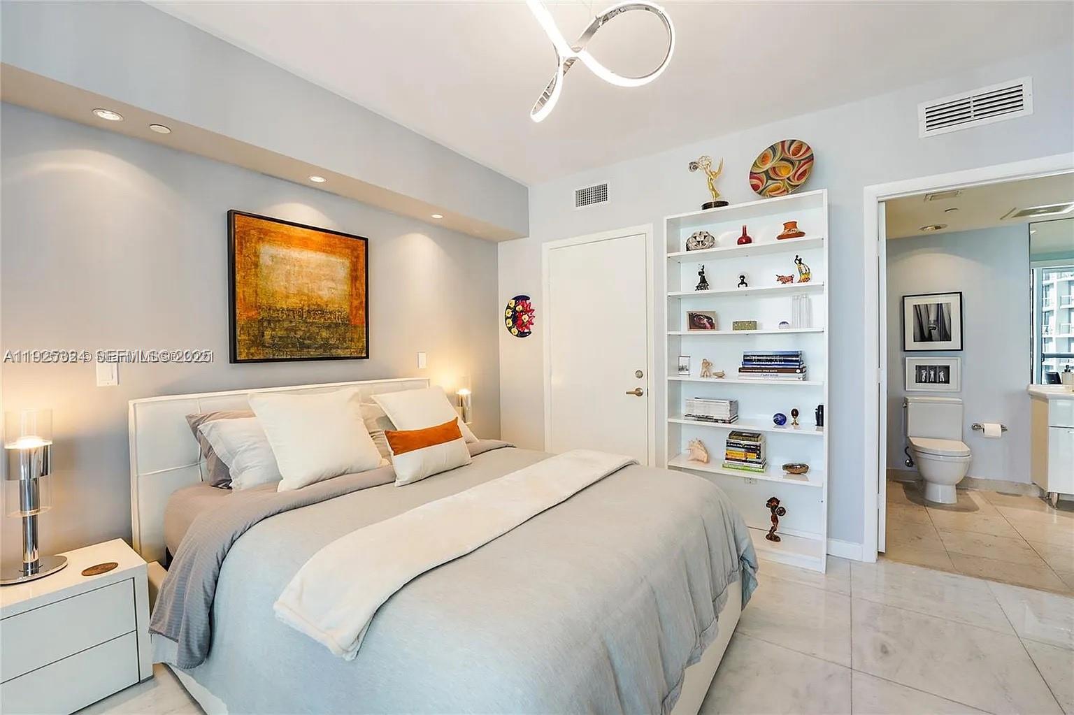 495 Brickell Ave # 3304