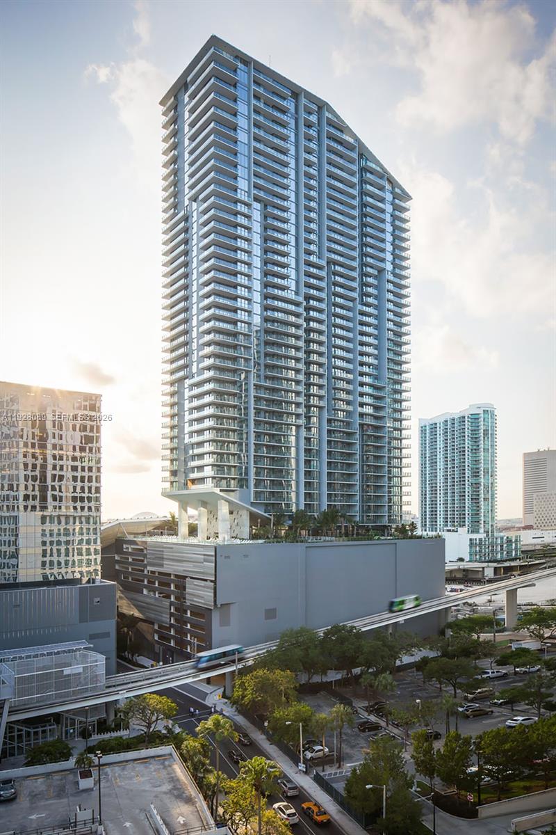 88 SW 7th St # 3906