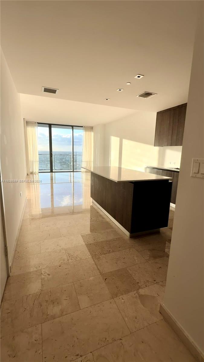 88 SW 7th St # 3906