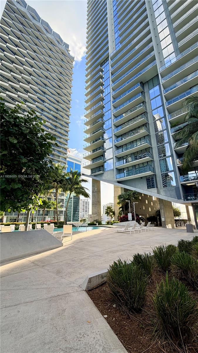 88 SW 7th St # 3906