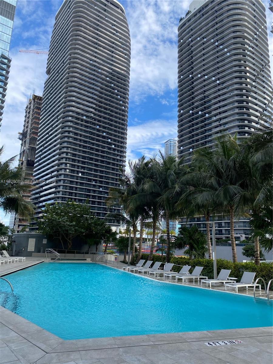 88 SW 7th St # 3906