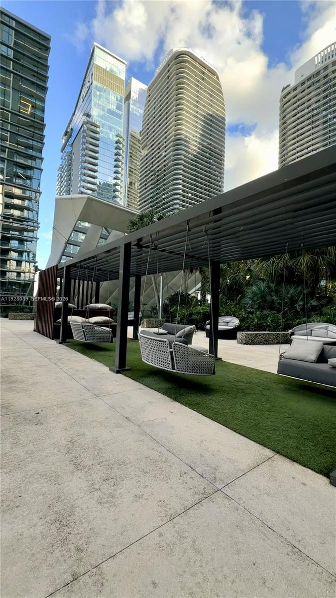 88 SW 7th St # 3906