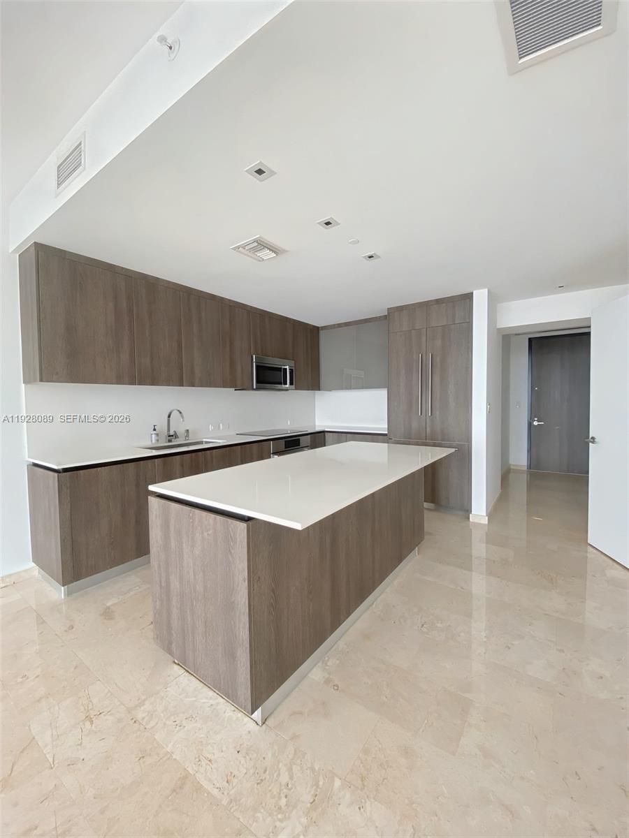 88 SW 7th St # 3906