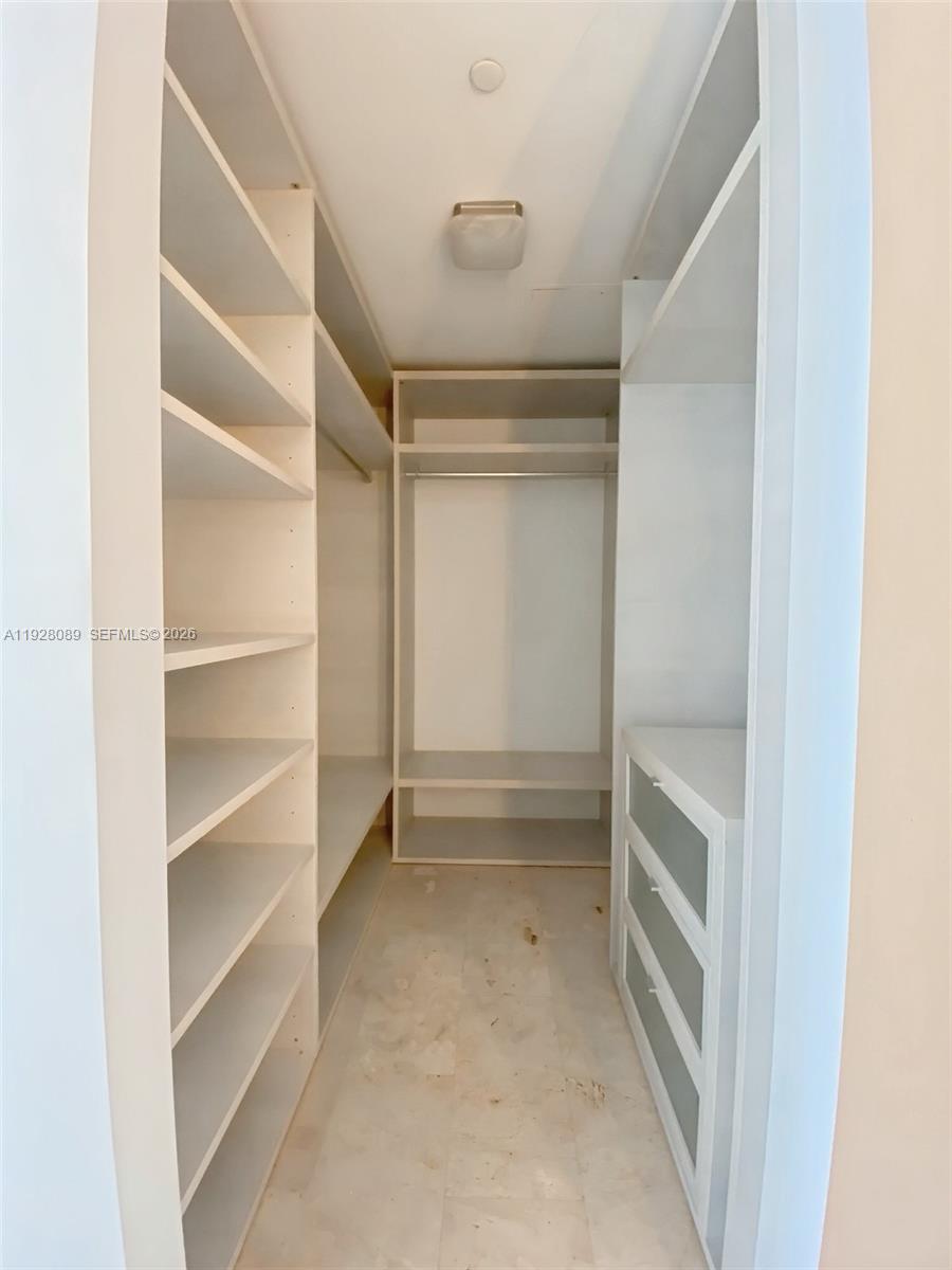 88 SW 7th St # 3906