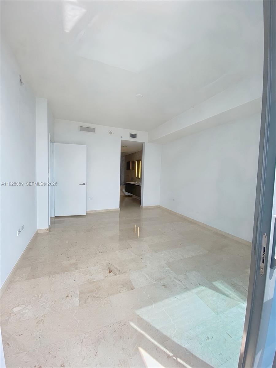 88 SW 7th St # 3906