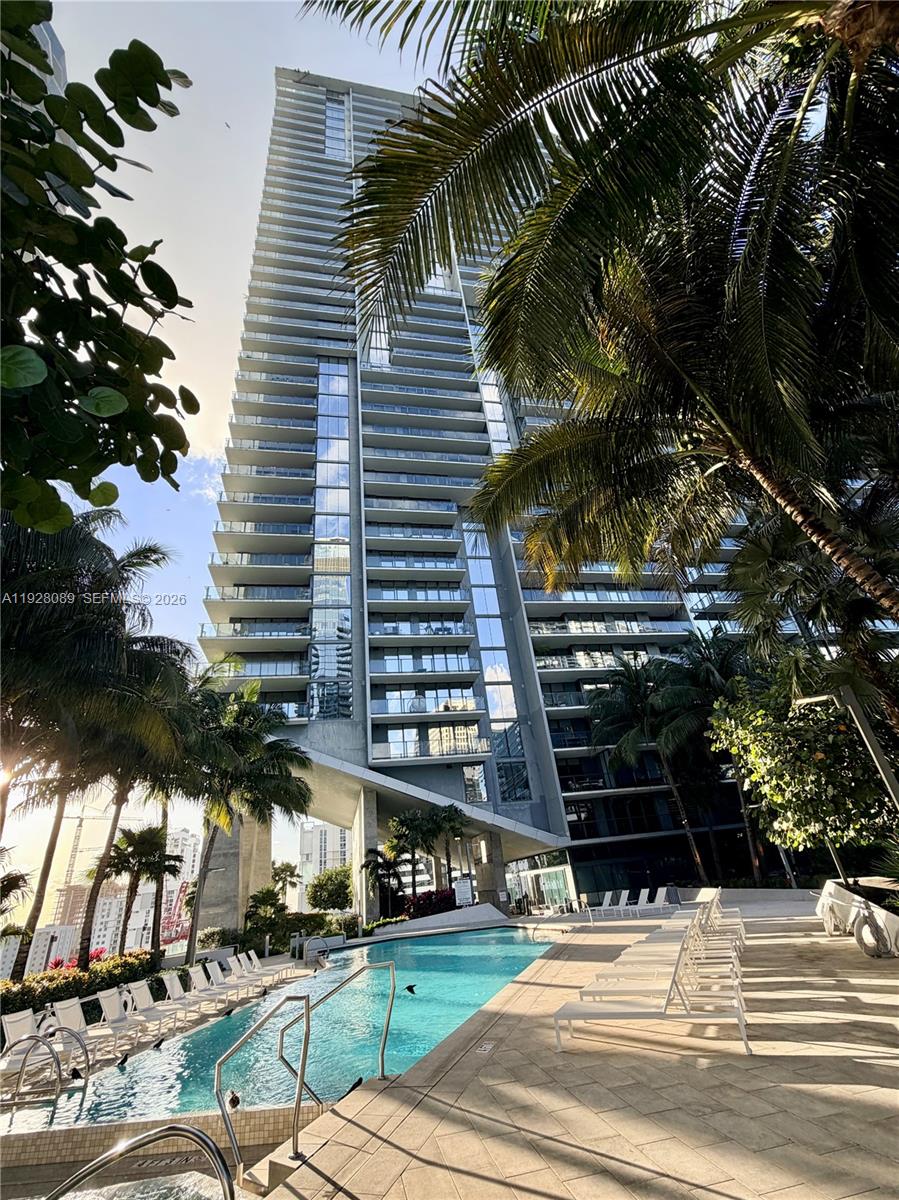 88 SW 7th St # 3906