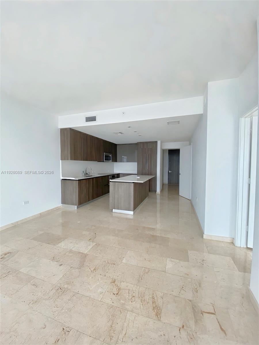 88 SW 7th St # 3906
