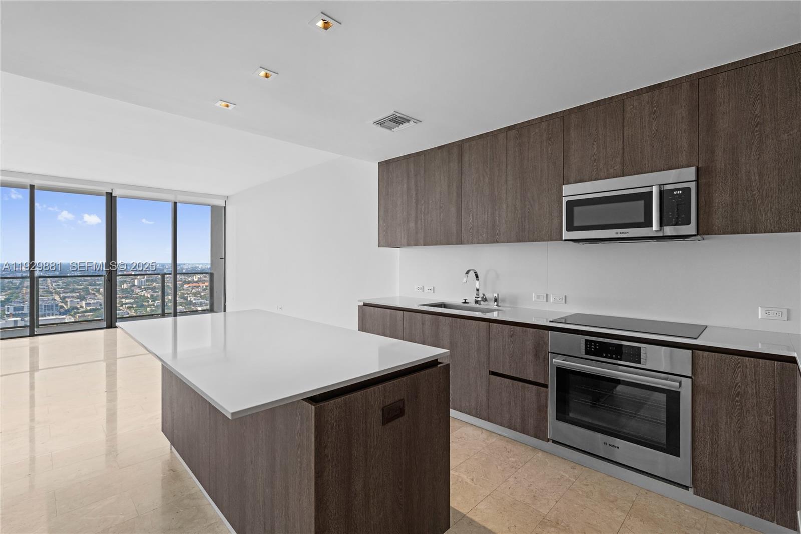 88 SW 7th St # 3608