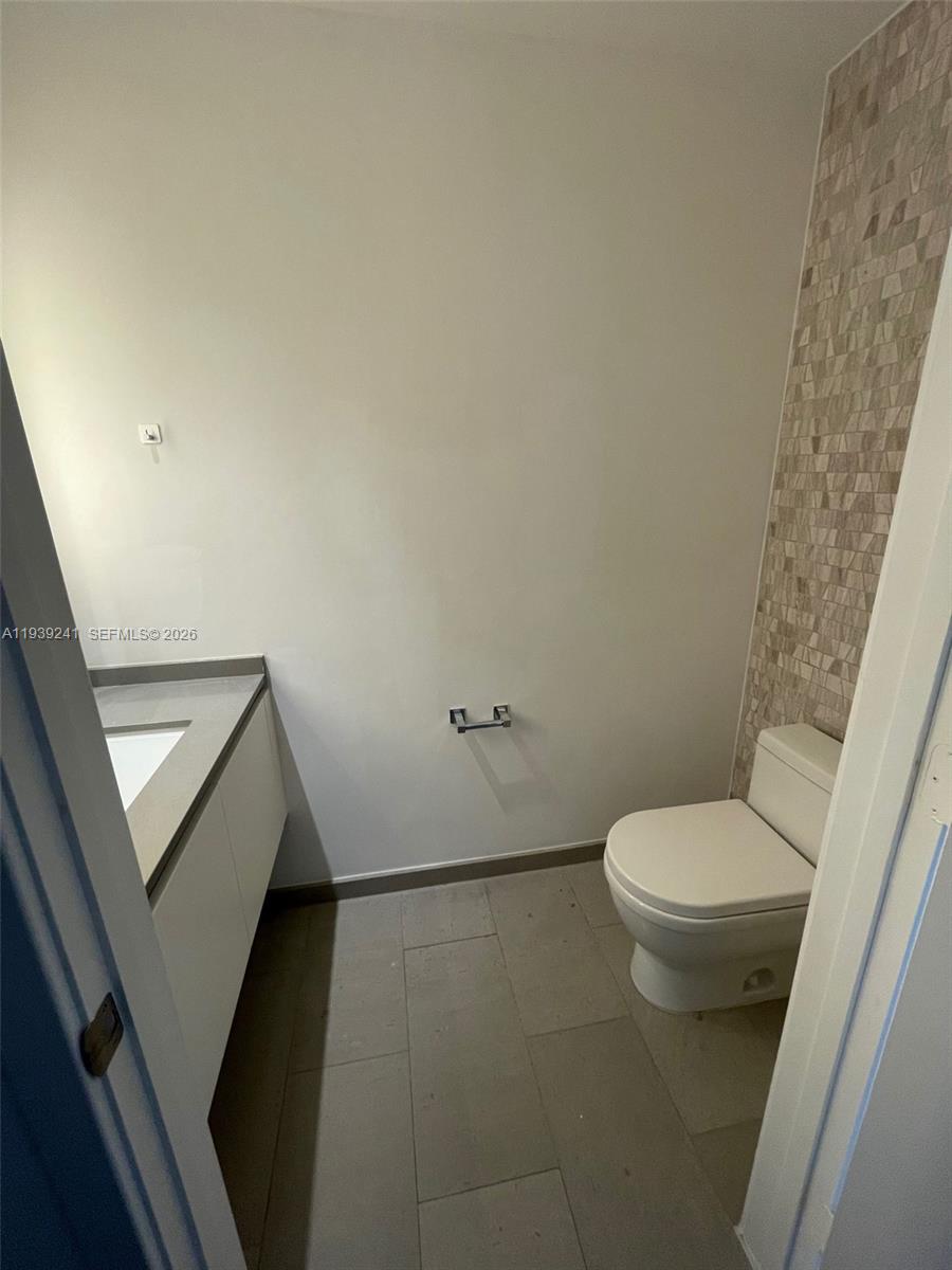 88 SW 7th St # 1608