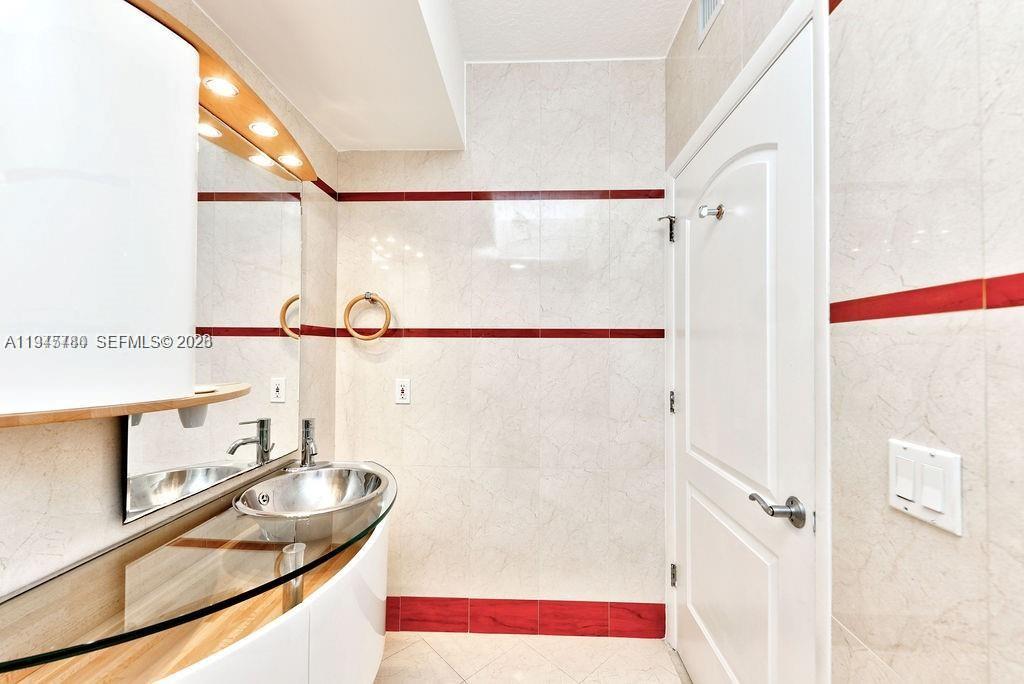 110 Washington Ave # 2405