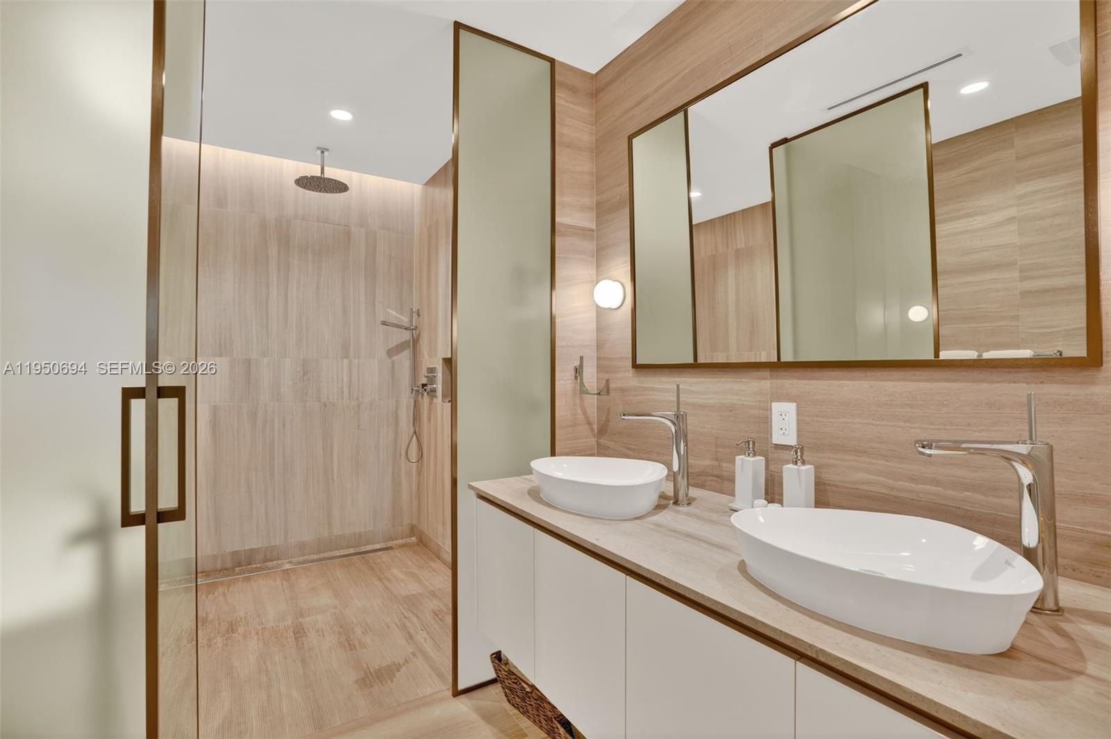 5775 Collins Ave # 405