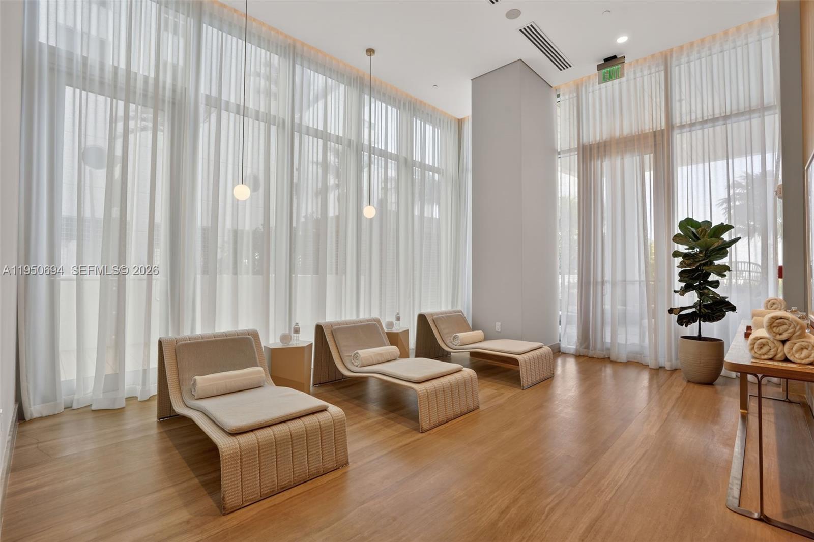 5775 Collins Ave # 405