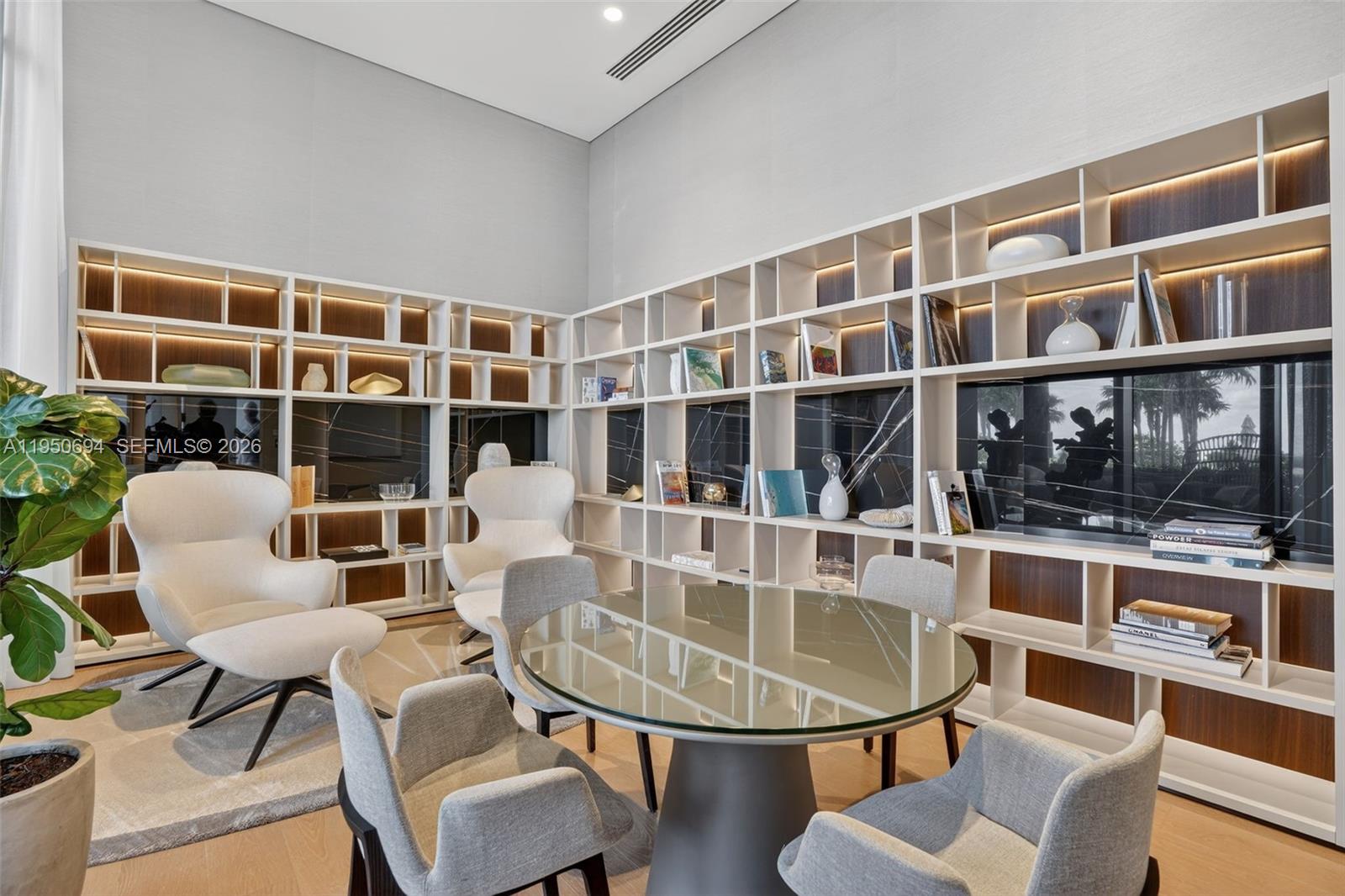 5775 Collins Ave # 405