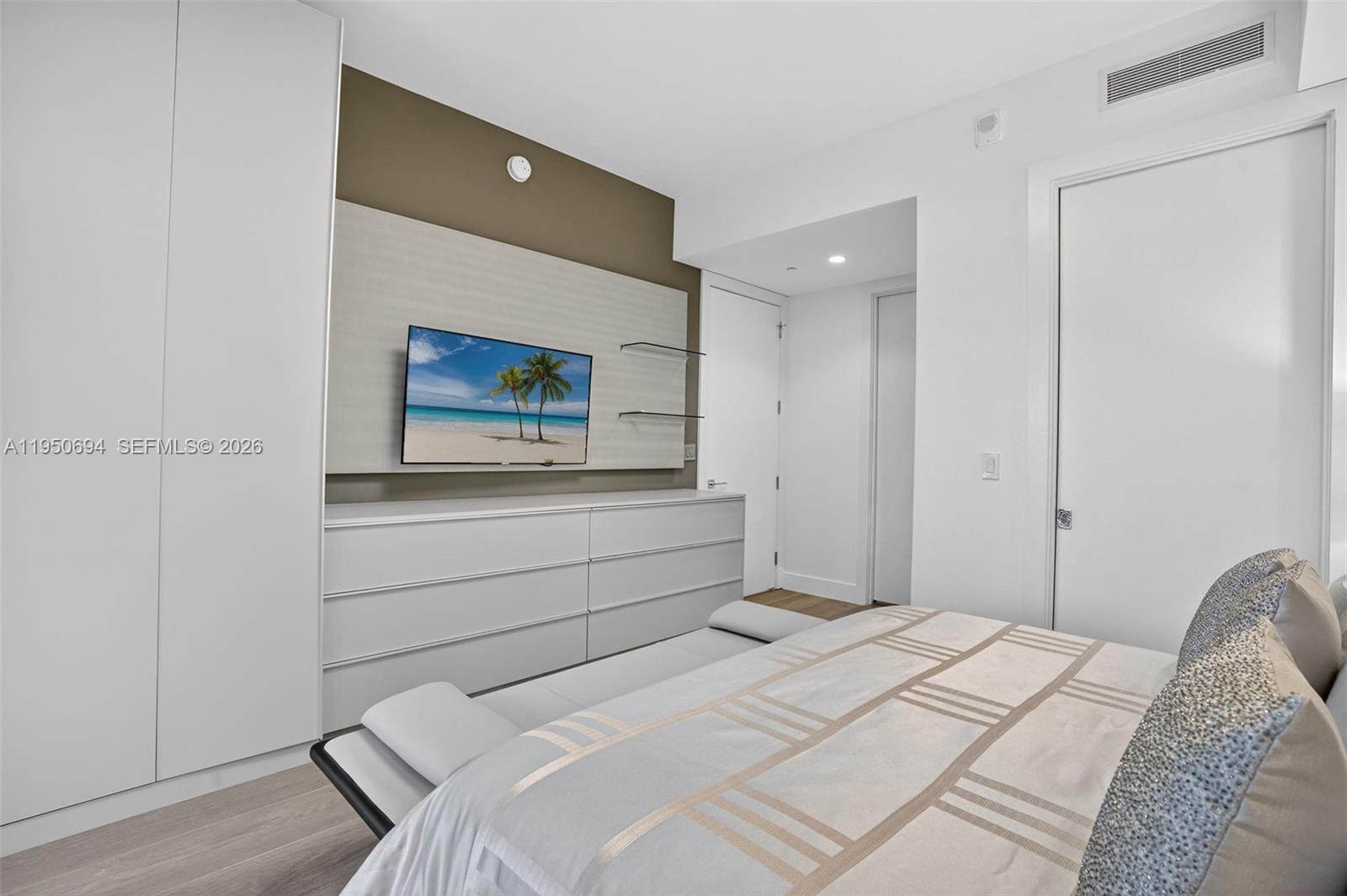 5775 Collins Ave # 405