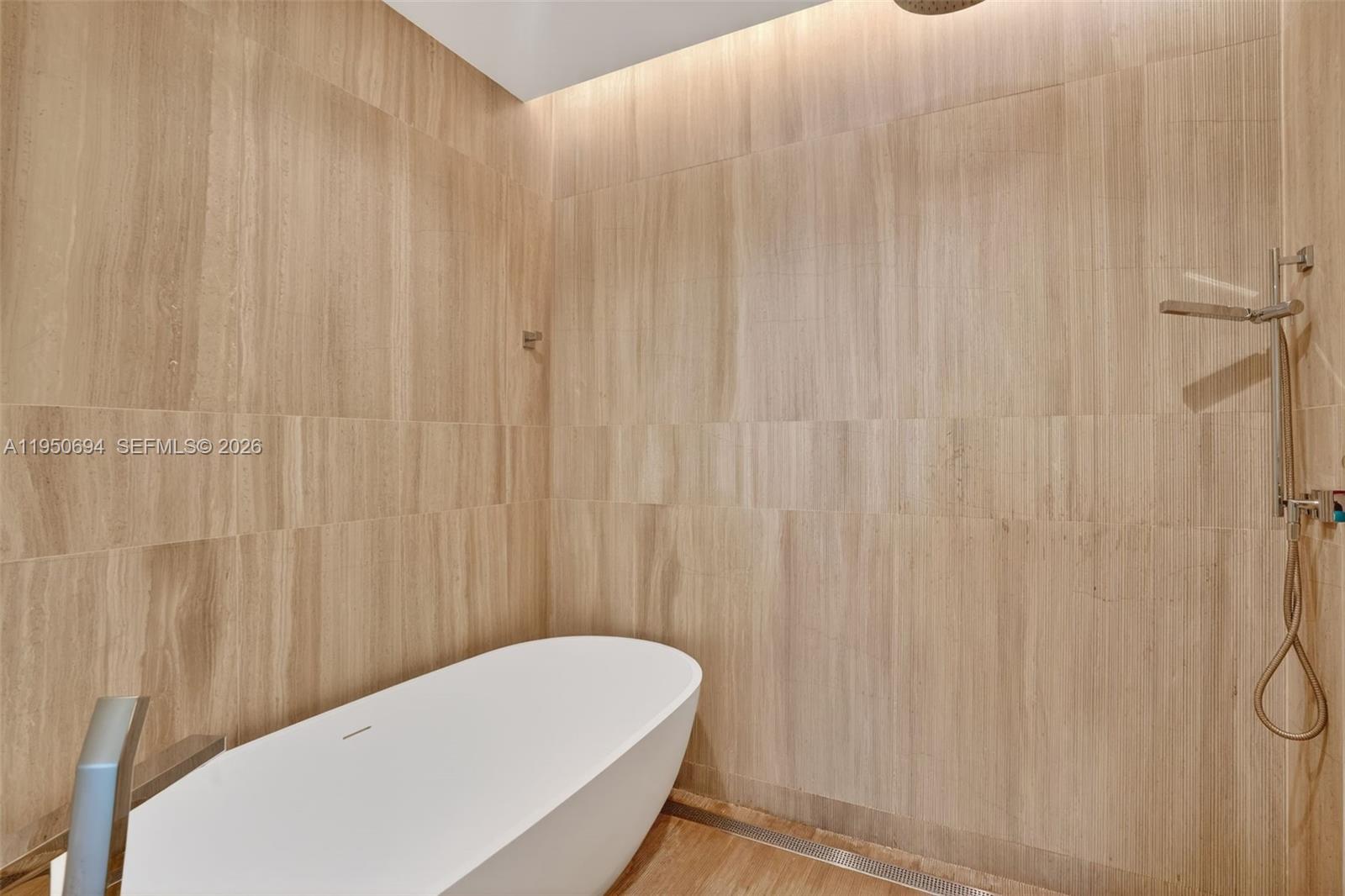 5775 Collins Ave # 405