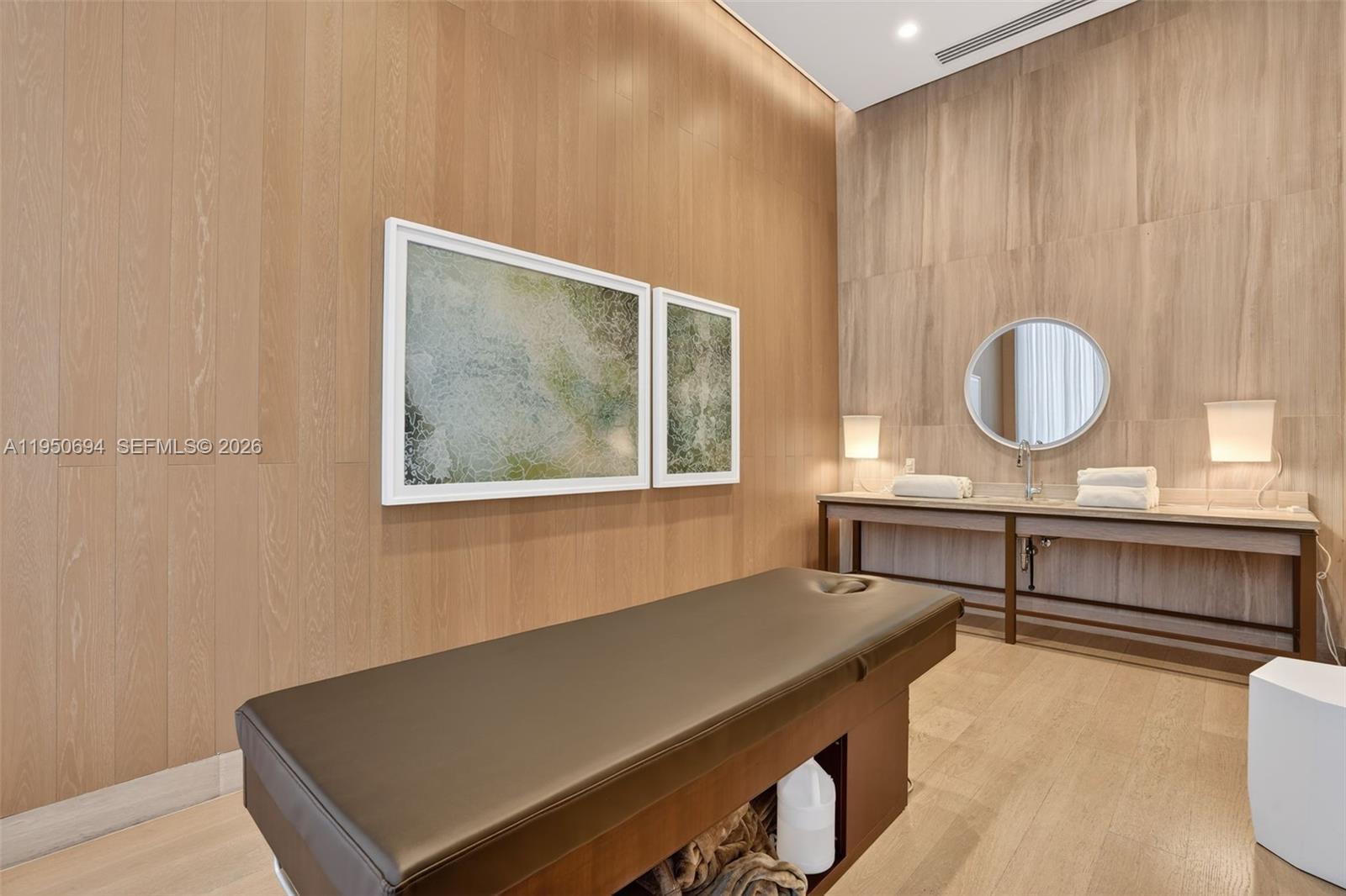 5775 Collins Ave # 405