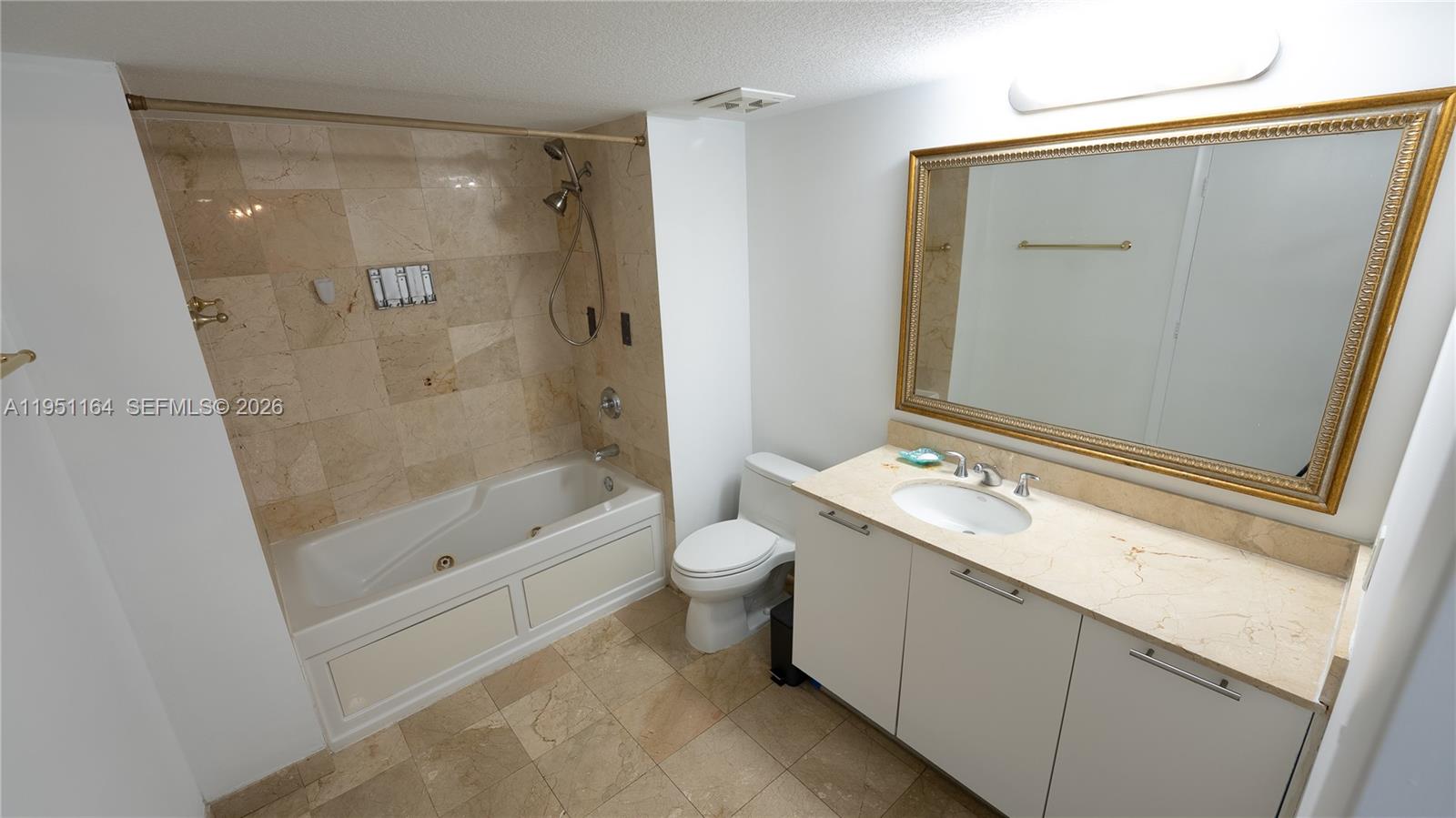 1800 N Bayshore Dr # 2302