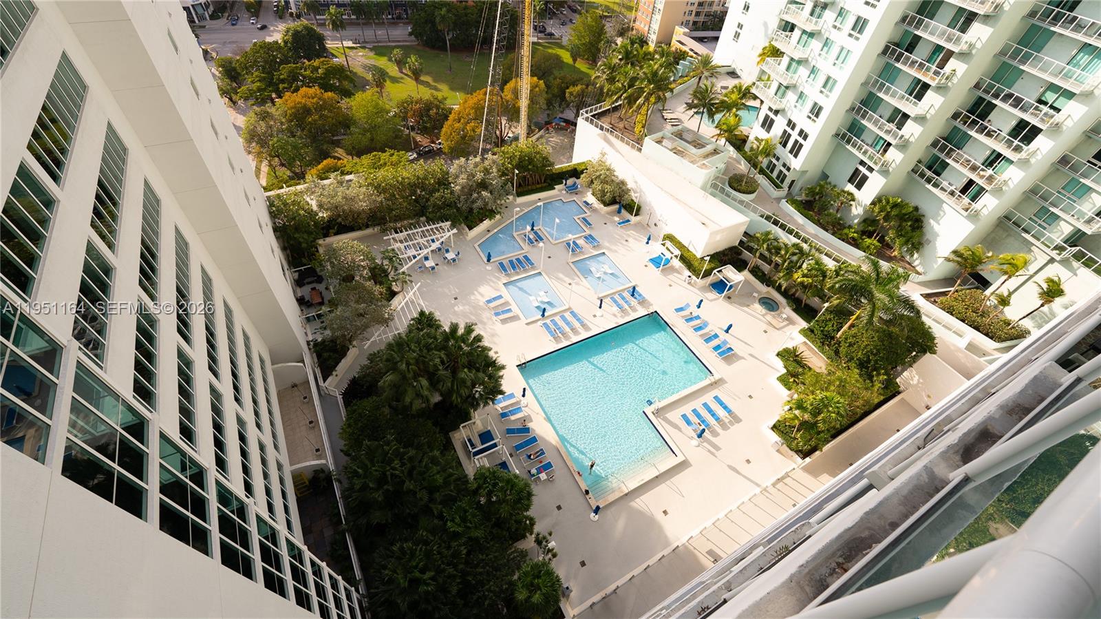 1800 N Bayshore Dr # 2302